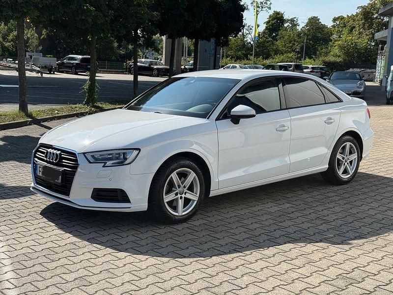 Weiß Gebraucht 2019 Audi A3 Limousine | 18.455 € (Fairer Preis) - Bild 1/4
