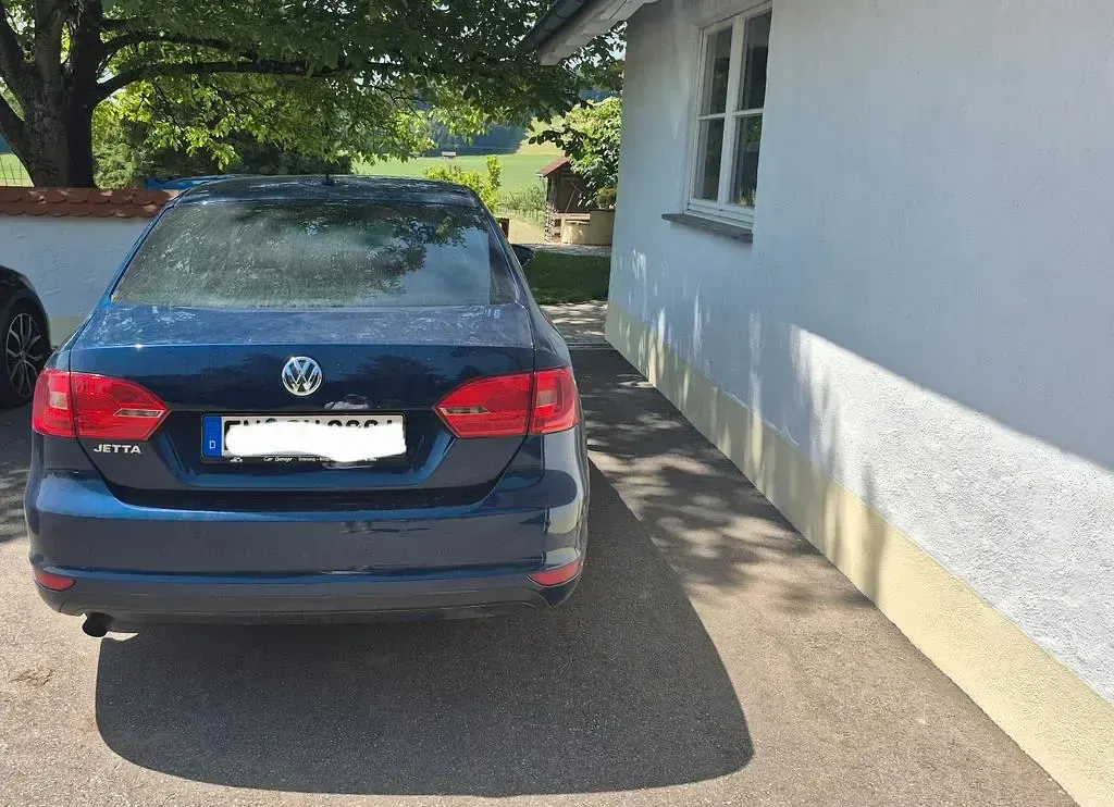 Gebraucht VW Jetta Life 105 PS (77 kW) 2013 Blau Limousine