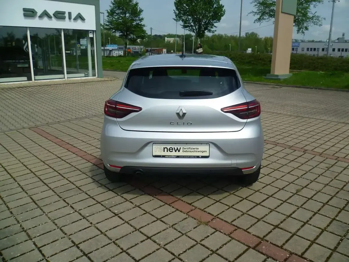 Käytetty Renault Clio V Evolution 67 HP (49 kW) 2023 Harmaa Viistoperä