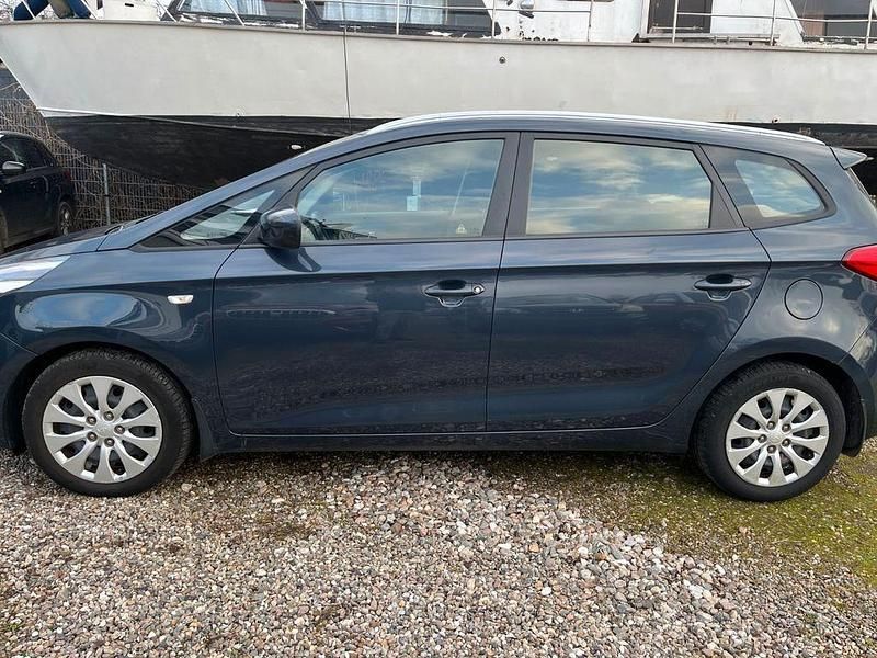 Gebraucht Kia Carens 116 PS (85 kW) 2015 Blau Van / Kleinbus