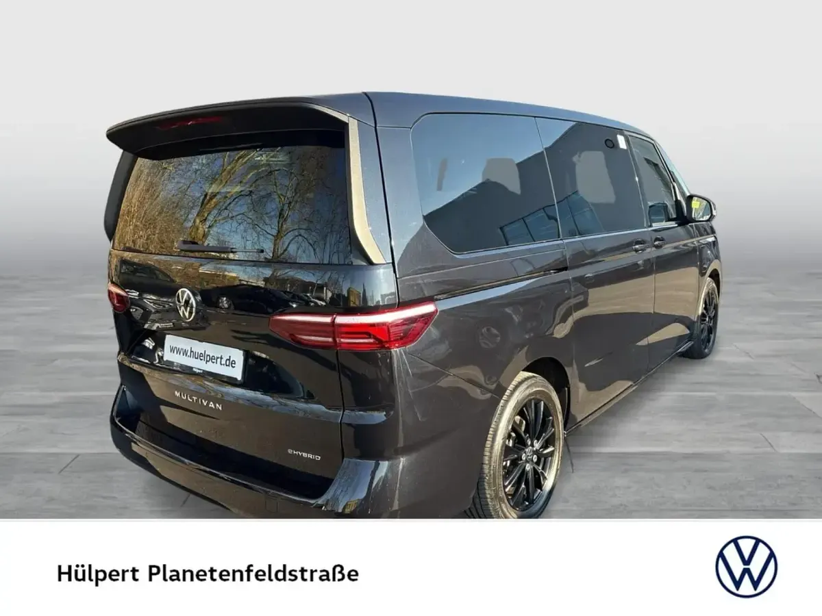 Second-hand VW Multivan Life 150 CP (110 kW) 2023 Monovolum