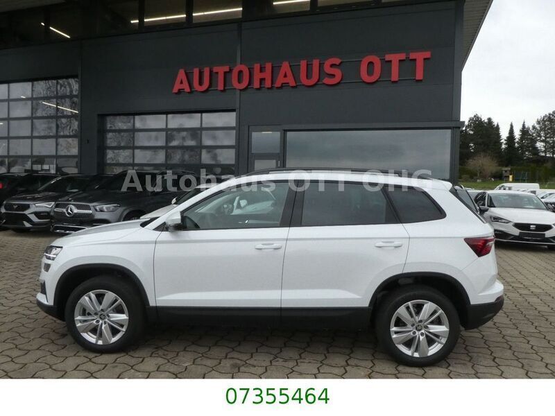 Weiß Neu 2025 Skoda Karoq Selection SUV | 32.999 € (Guter Preis) - Bild 1/4