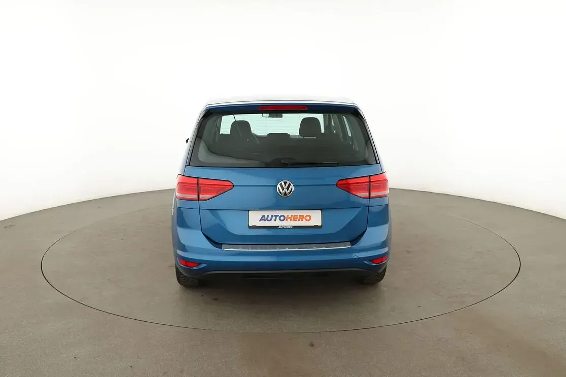 Gebraucht VW Touran Trendline 110 PS (80 kW) 2016 Blau Van / Kleinbus