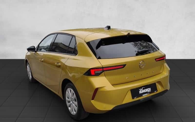 Gebraucht Opel Astra Enjoy 110 PS (80 kW) 2024 Gelb Limousine