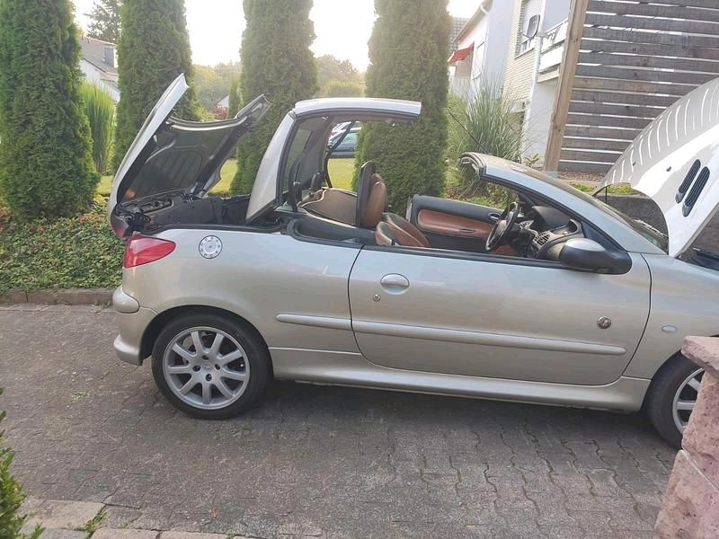 Silber Gebraucht 2003 Peugeot 206 CC Cabrio | 3.500 € - Bild 1/4