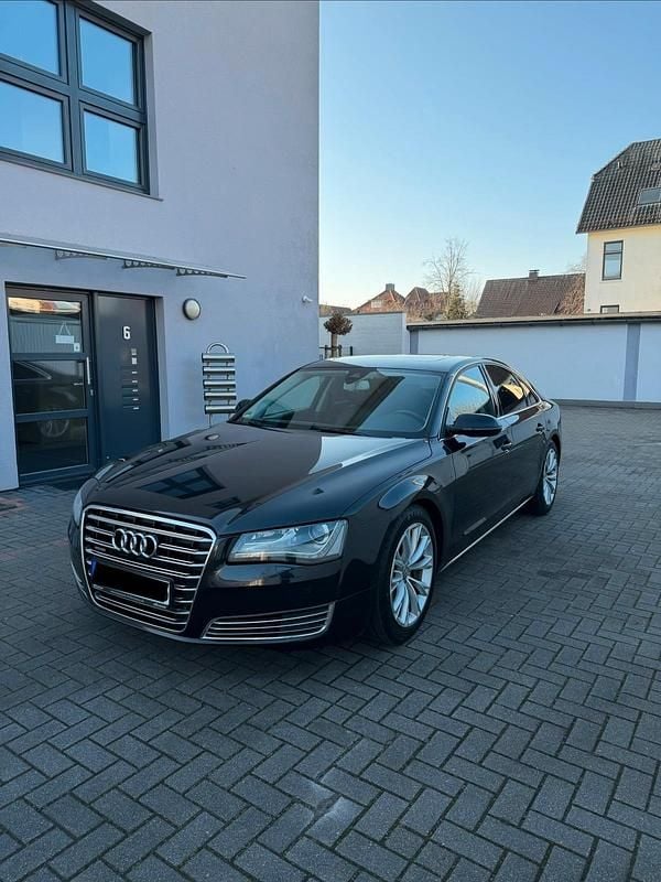 Schwarz Gebraucht 2010 Audi A8 Limousine | 13.000 € (Guter Preis) - Bild 1/4