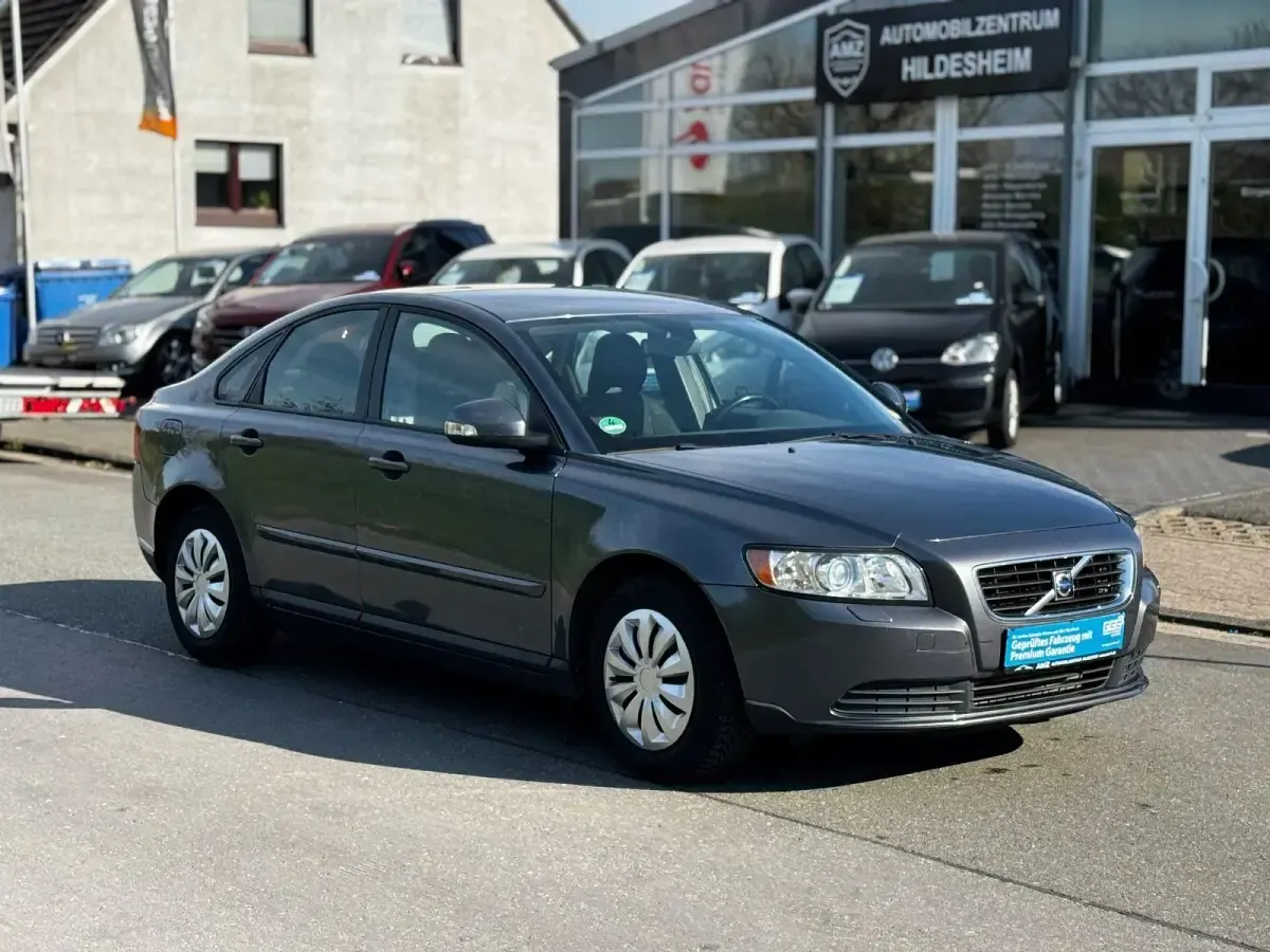 Gebraucht Volvo S40 Drive Kinetic 109 PS (80 kW) 2011 Grau Limousine