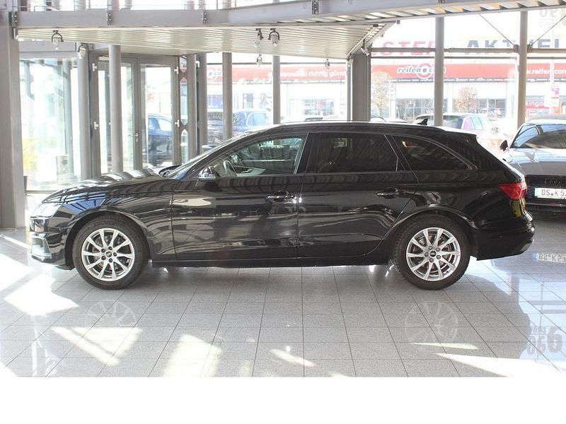 Gebraucht Audi A4 150 PS (110 kW) 2022 Mythosschwarz metallic Kombi