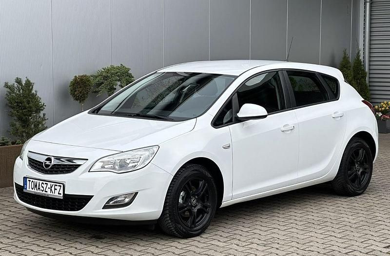 Gebraucht Opel Astra Design Edition 87 PS (63 kW) 2010 Weiß Limousine