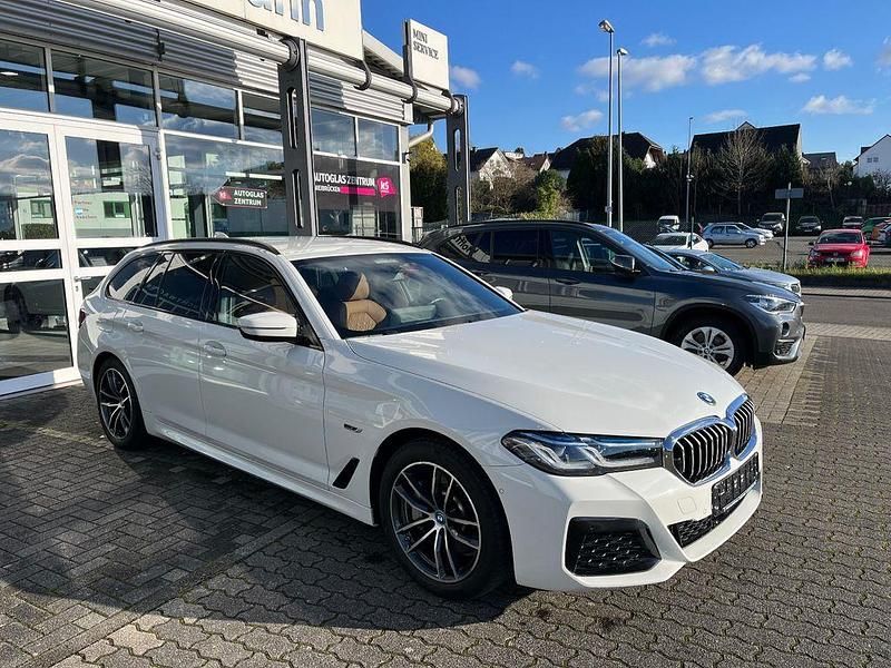 Gebraucht BMW 530e M Sport 184 PS (135 kW) 2023 Weiß Limousine