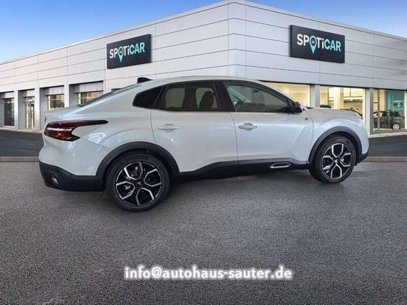Gebraucht Citroën e-C4 Shine 100 kW (136 PS) 2023 Perlmuttweiß perlmutt lackier Limousine