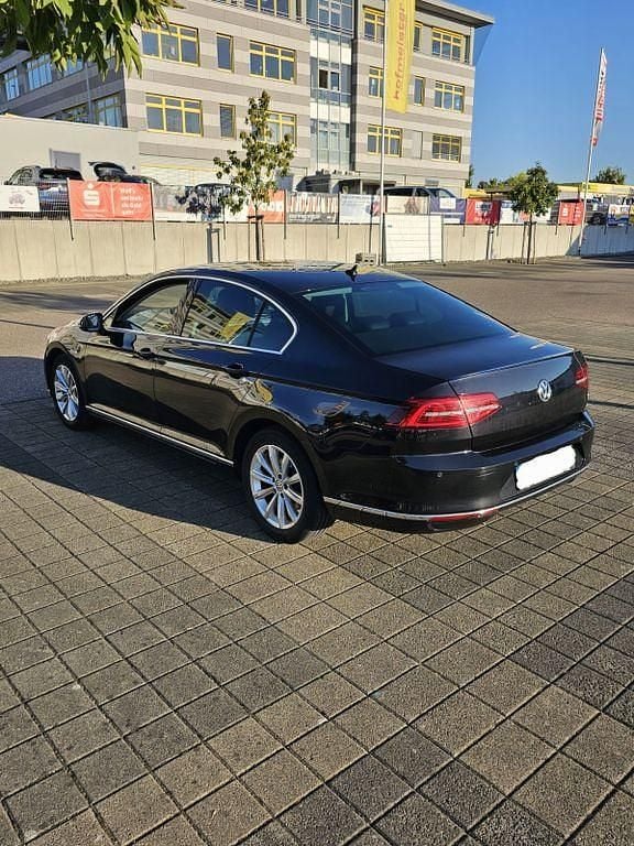 Schwarz Gebraucht 2015 VW Passat Highline Limousine | 15.500 € (Fairer Preis) - Bild 1/4