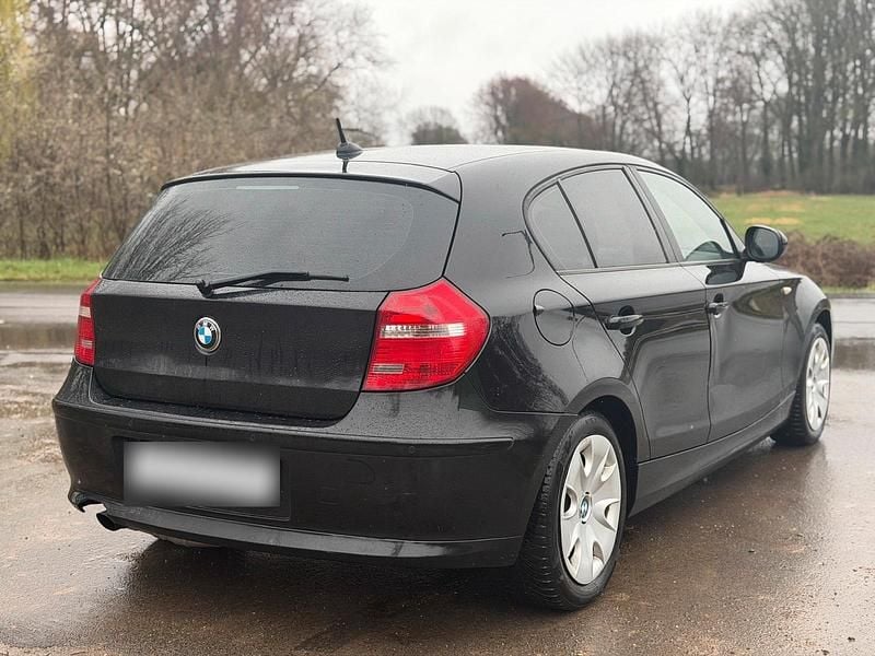Gebraucht BMW 116 122 PS (89 kW) 2010 Schwarz Kleinwagen