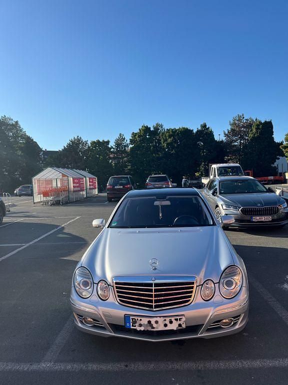 Gebraucht Mercedes E200 184 PS (135 kW) 2007 Silber Limousine