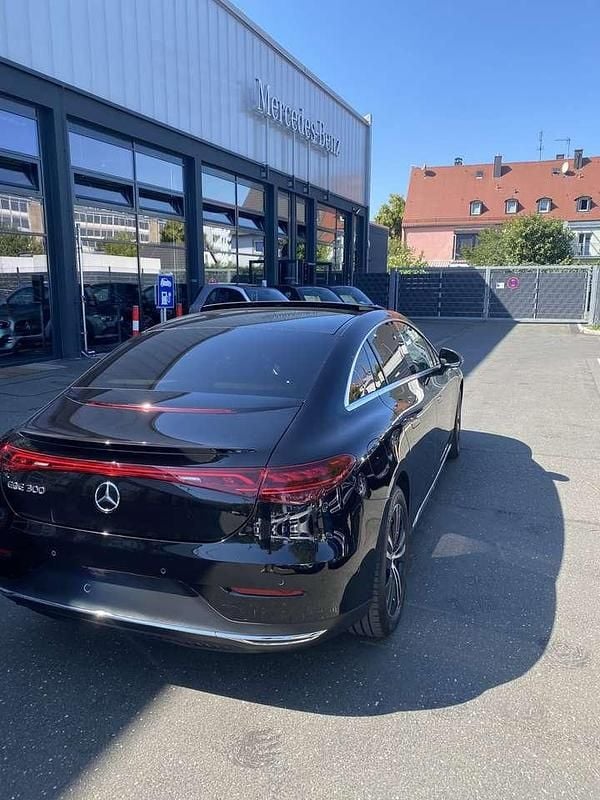 Schwarz Gebraucht 2022 Mercedes EQE300 Electric Art Limousine | 37.999 € (Guter Preis) - Bild 1/4