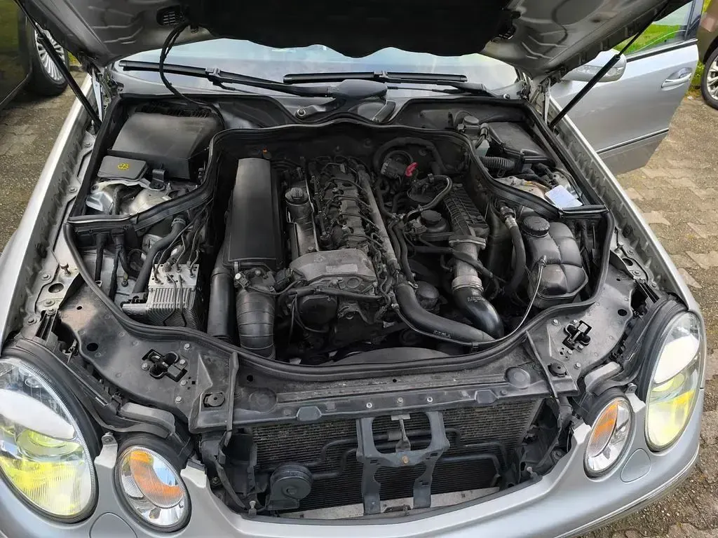 Gebraucht Mercedes E270 170 PS (125 kW) 2002 Silber Limousine
