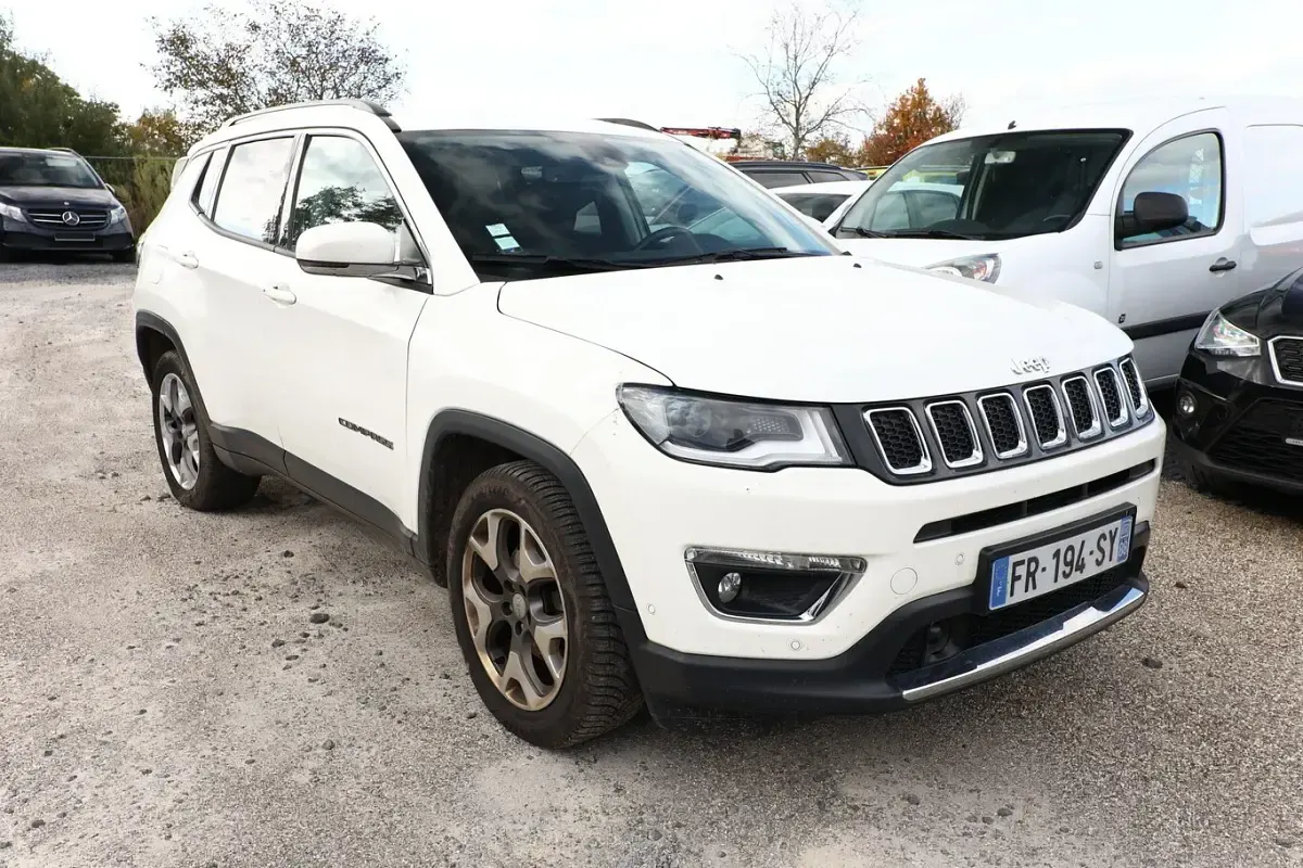 Usado Jeep Compass Limited 120 HP (88 kW) 2020 Branco SUV