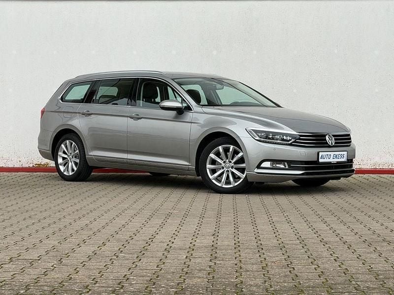 Silber Gebraucht 2015 VW Passat Highline Kombi | 10.999 € (Guter Preis) - Bild 1/4