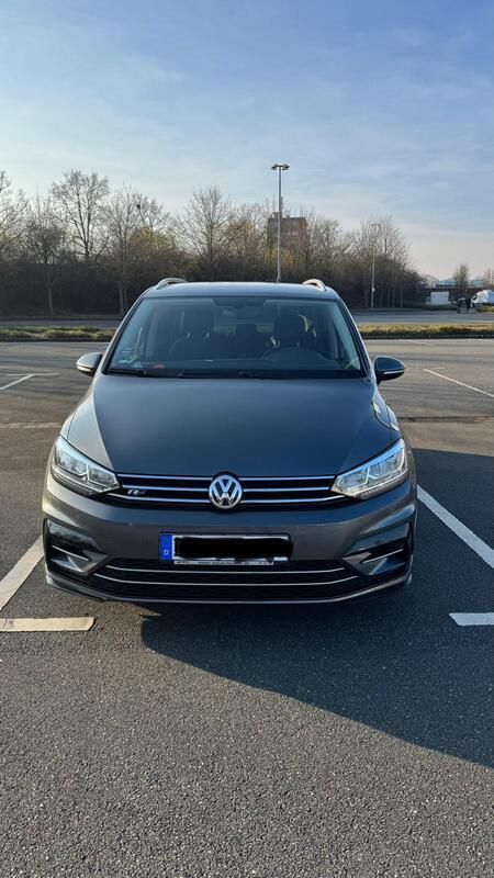 Grau Gebraucht 2019 VW Touran R-line Van / Kleinbus | 23.900 € (Guter Preis) - Bild 1/4