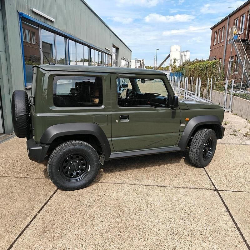 Grün Gebraucht 2024 Suzuki Jimny SUV | 29.950 € (Fairer Preis) - Bild 1/4