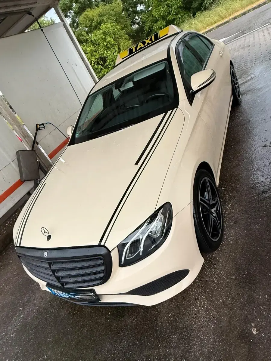 Gebraucht Mercedes E220 195 PS (143 kW) 2019 Beige Limousine