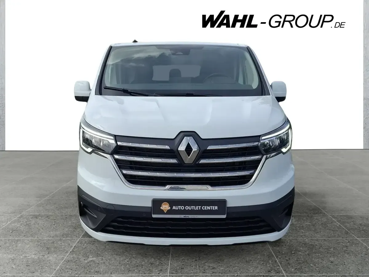 Gebraucht Renault Trafic Life 150 PS (110 kW) 2023 Weiß Van / Kleinbus