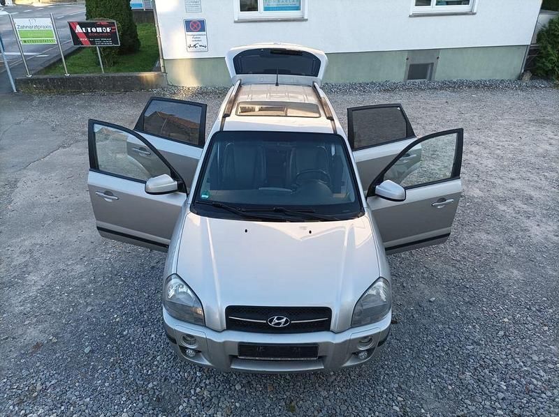Silber Gebraucht 2006 Hyundai Tucson GLS SUV | 3.890 € (Guter Preis) - Bild 1/4