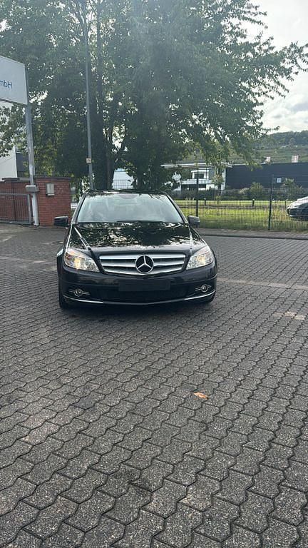 Schwarz Gebraucht 2010 Mercedes C220 Avantgarde Limousine | 8.450 € (Etwas zu teuer) - Bild 1/4