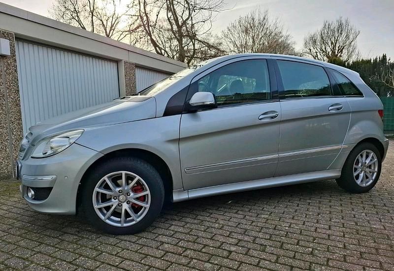 Gebraucht Mercedes B170 116 PS (85 kW) 2009 Silber Van / Kleinbus