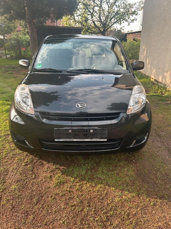 Schwarz Gebraucht 2007 Daihatsu Sirion Kleinwagen | 999 € (Fairer Preis) - Bild 1/4