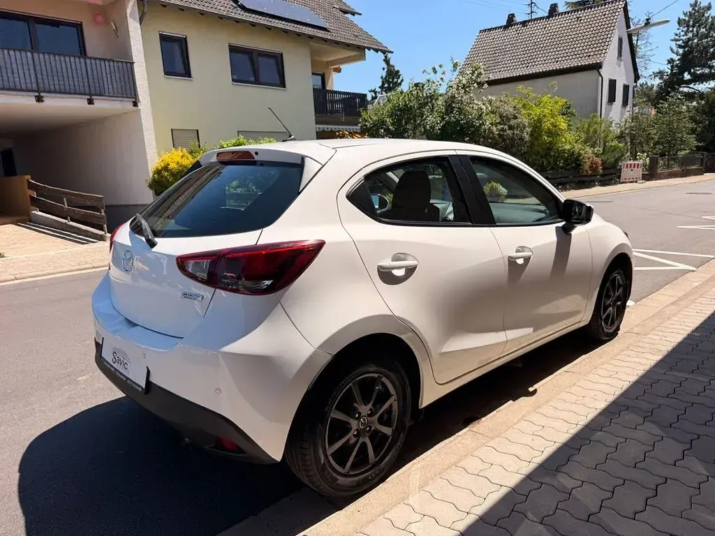 Gebraucht Mazda 2 Center-Line 90 PS (66 kW) 2015 Weiß Limousine