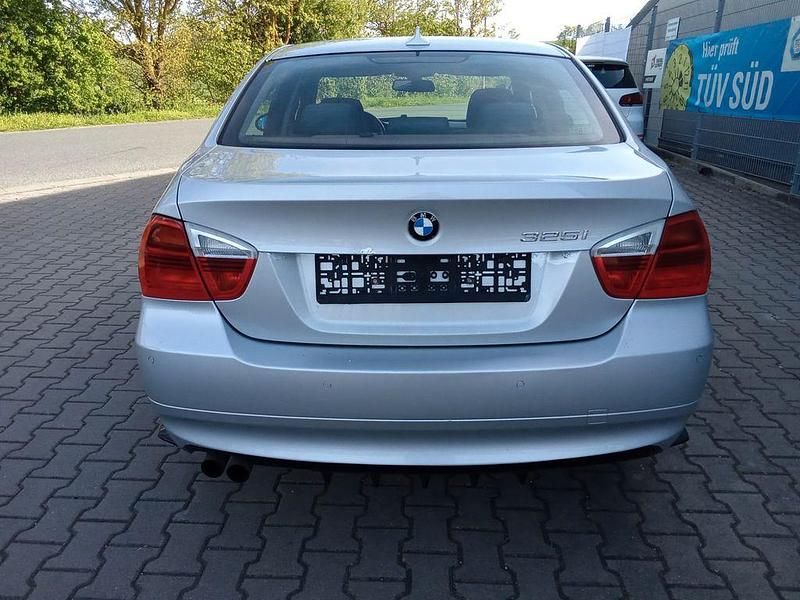 Używany BMW 325 Performance 218 KM (160 kW) 2005 Srebrny Sedan/Limuzyna