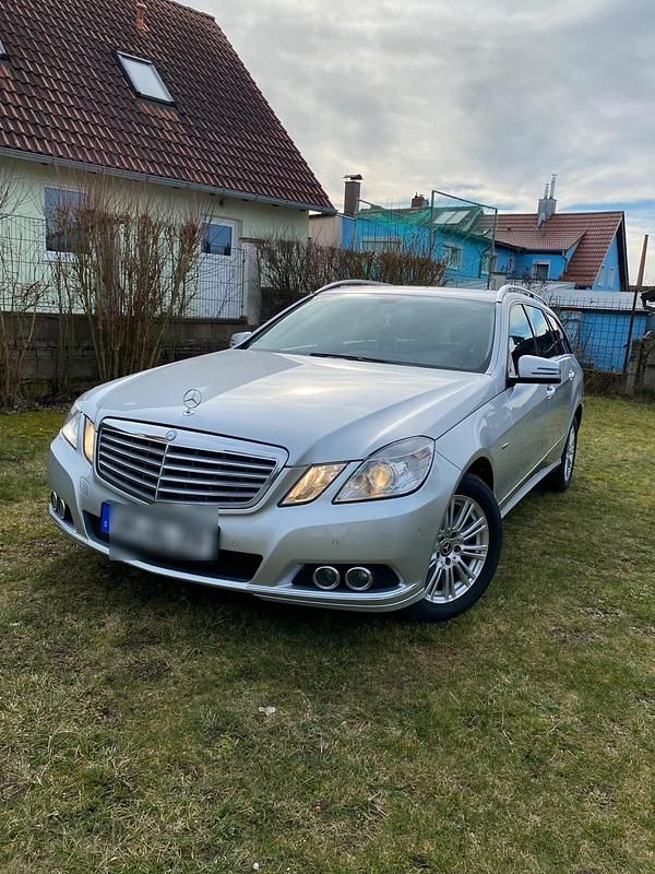 Silber Gebraucht 2011 Mercedes E200 Kombi | 7.000 € (Superpreis) - Bild 1/4