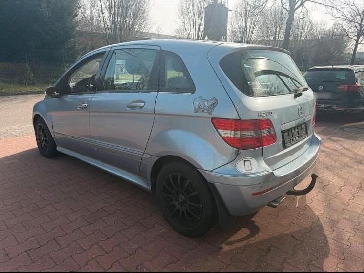 Gebraucht Mercedes B200 140 PS (102 kW) 2006 Blau Van / Kleinbus