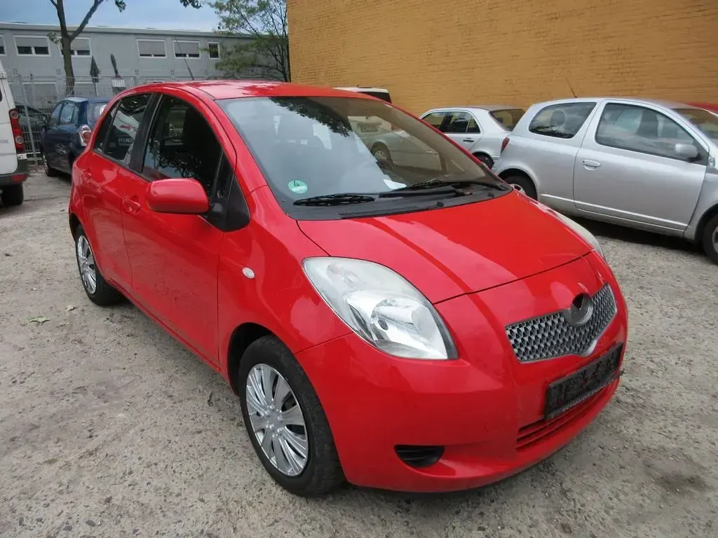 Gebraucht Toyota Yaris 87 PS (63 kW) 2006 Rot Limousine