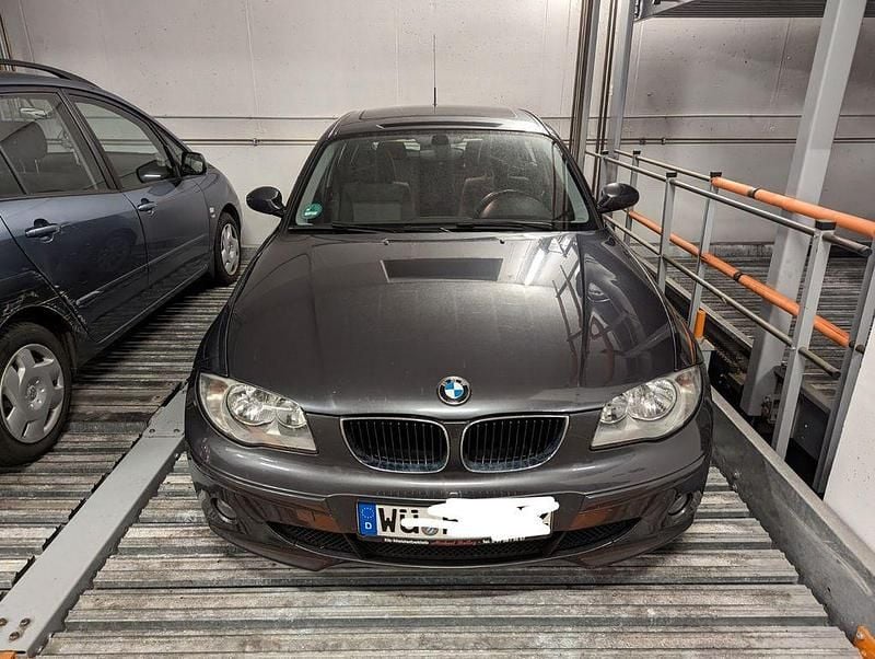 Grau Gebraucht 2006 BMW 118 Kleinwagen | 1.849 € (Guter Preis) - Bild 1/4