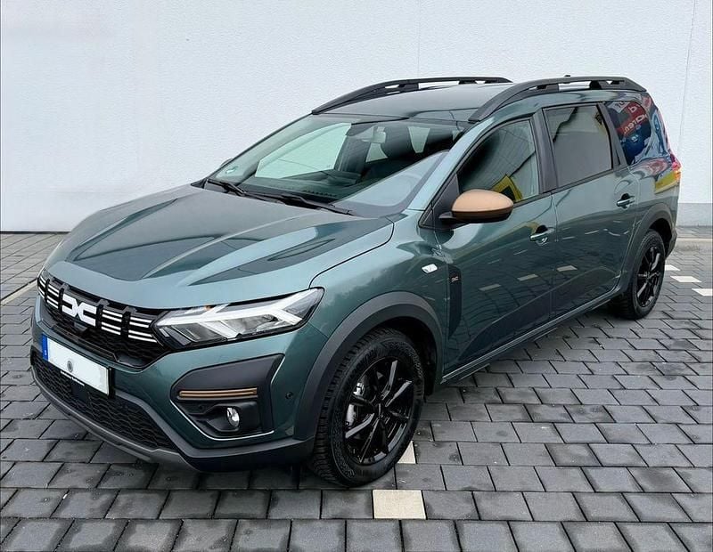 Grün Gebraucht 2023 Dacia Jogger Extreme Van / Kleinbus | 21.700 € (Guter Preis) - Bild 1/4