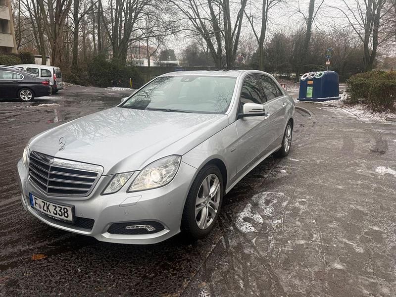 Gebraucht Mercedes E200 184 PS (135 kW) 2010 Silber Limousine