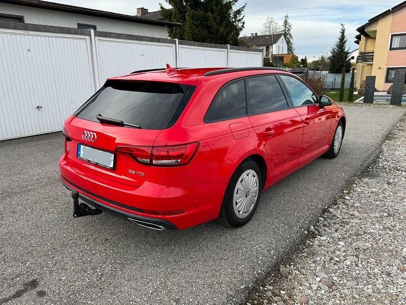 Gebraucht Audi A4 Ambiente 150 PS (110 kW) 2019 Rot Kombi