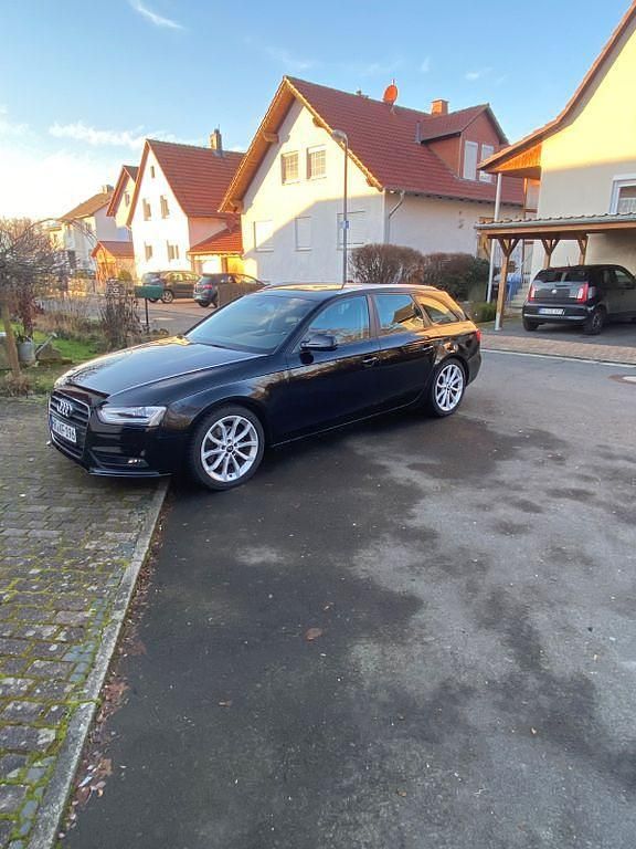 Gebraucht Audi A4 143 PS (105 kW) 2012 Schwarz Kombi