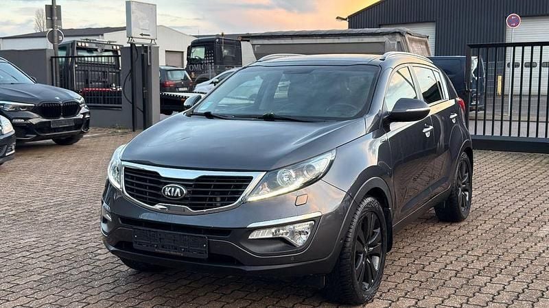 Grau Gebraucht 2013 Kia Sportage Spirit SUV | 8.999 € (Guter Preis) - Bild 1/4