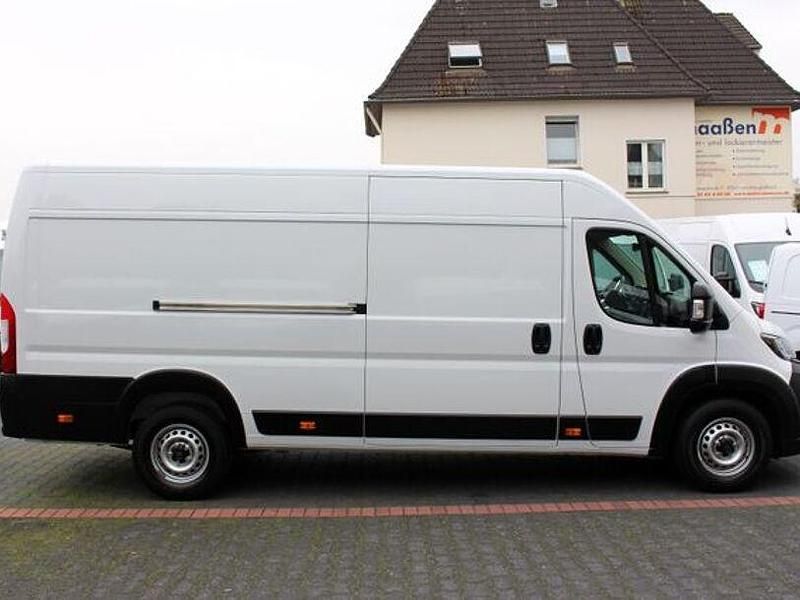 Gebraucht Peugeot Boxer 140 PS (102 kW) 2024 Weiß icy Van