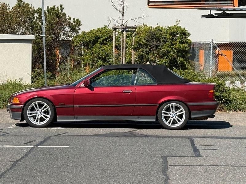 Rot Gebraucht 1994 BMW 325 Cabriolet Performance Cabrio | 8.950 € - Bild 1/4