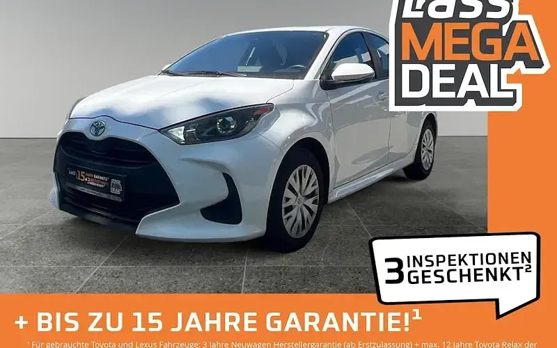 Gebraucht Toyota Yaris Basis 72 PS (52 kW) 2023 Schneeweiß Kleinwagen