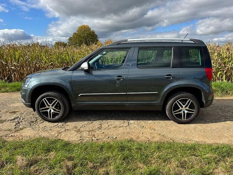 Grau Gebraucht 2014 Skoda Yeti Ambition SUV | 7.800 € (Fairer Preis) - Bild 1/4