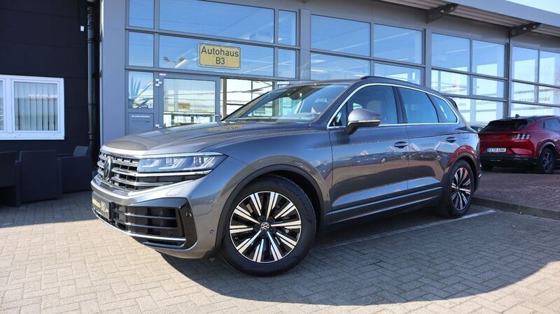 Grau Gebraucht 2023 VW Touareg Elegance SUV | 62.926 € (Guter Preis) - Bild 1/4