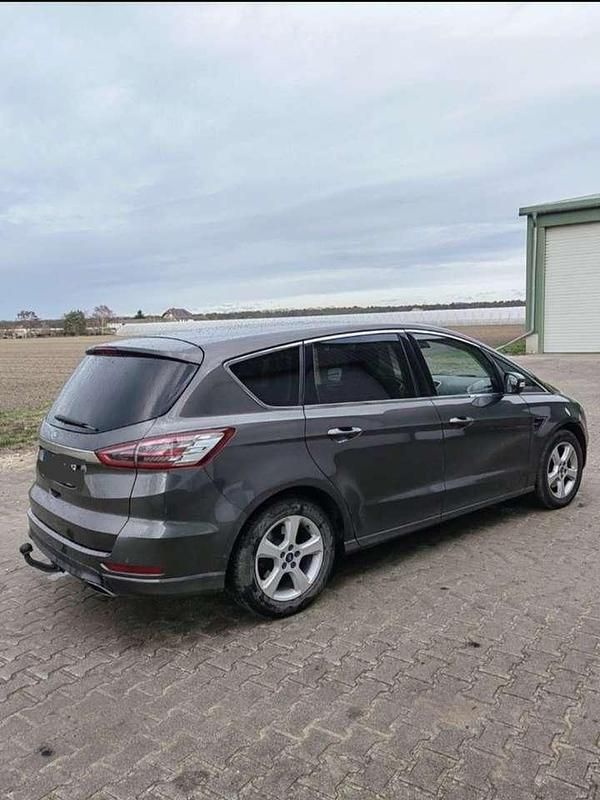 Gebraucht Ford S-MAX Titanium 179 PS (131 kW) 2016 Grau Van / Kleinbus
