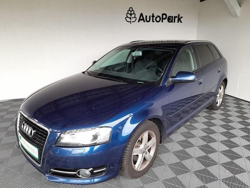 Blau Gebraucht 2013 Audi A3 Sportback Ambition Limousine | 8.300 € (Guter Preis) - Bild 1/4