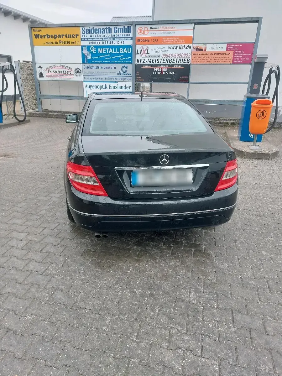 Gebraucht Mercedes C200 Avantgarde 136 PS (100 kW) 2010 Schwarz Limousine