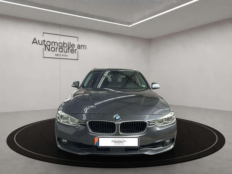 Grau Gebraucht 2019 BMW 320 Advantage Kombi | 16.490 € (Etwas zu teuer) - Bild 1/4